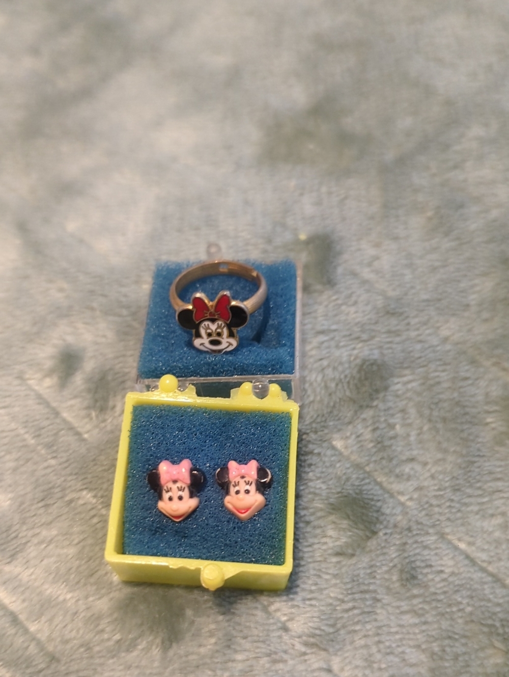 Rare vintage Disney Minnie mouse earrings And Ring Set - Picture 4 of 4